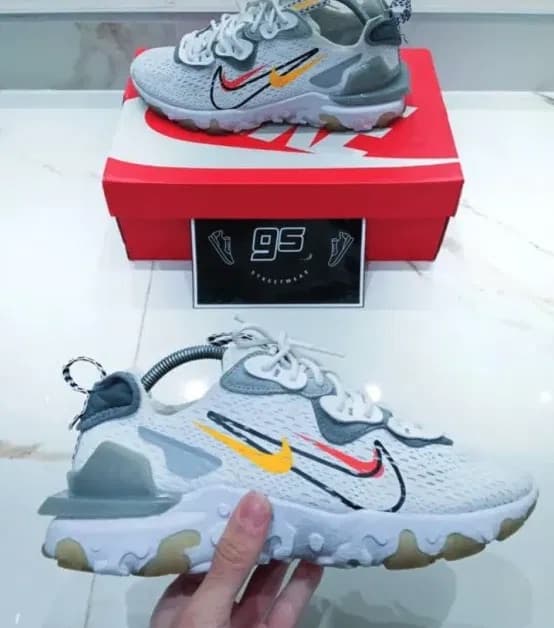 Nike React Vision revendu avec profit