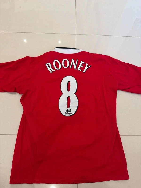 2004/06 Man United resold at a profit